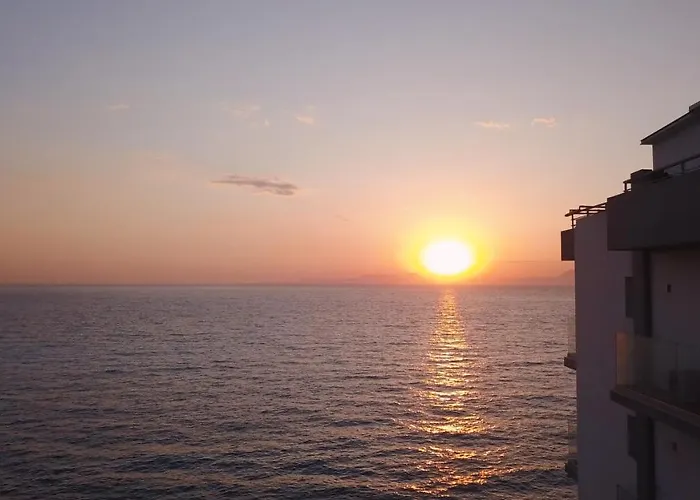 Sunrise Luxury Rhodes מלון